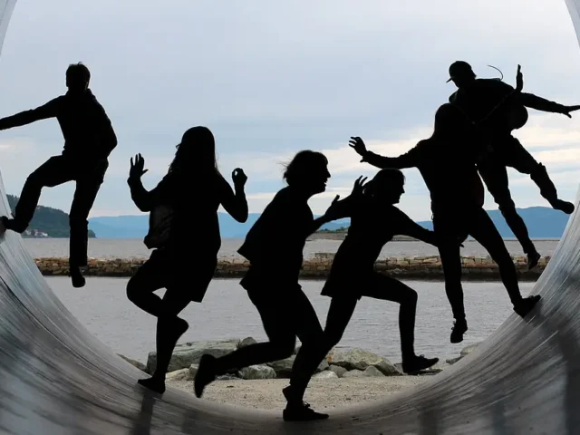 How to Build a Thriving Community for Crowdsourcing Ideas