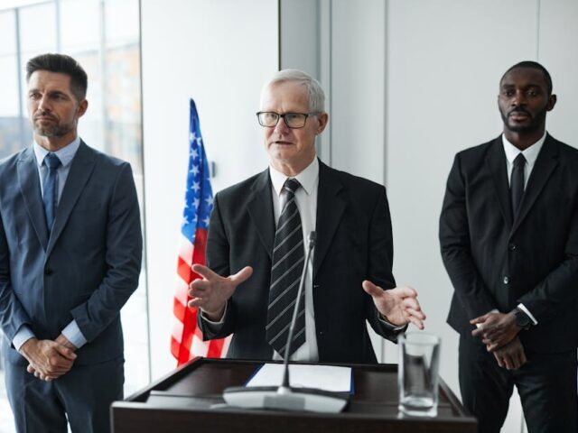 A Comprehensive Guide to Leadership Communication